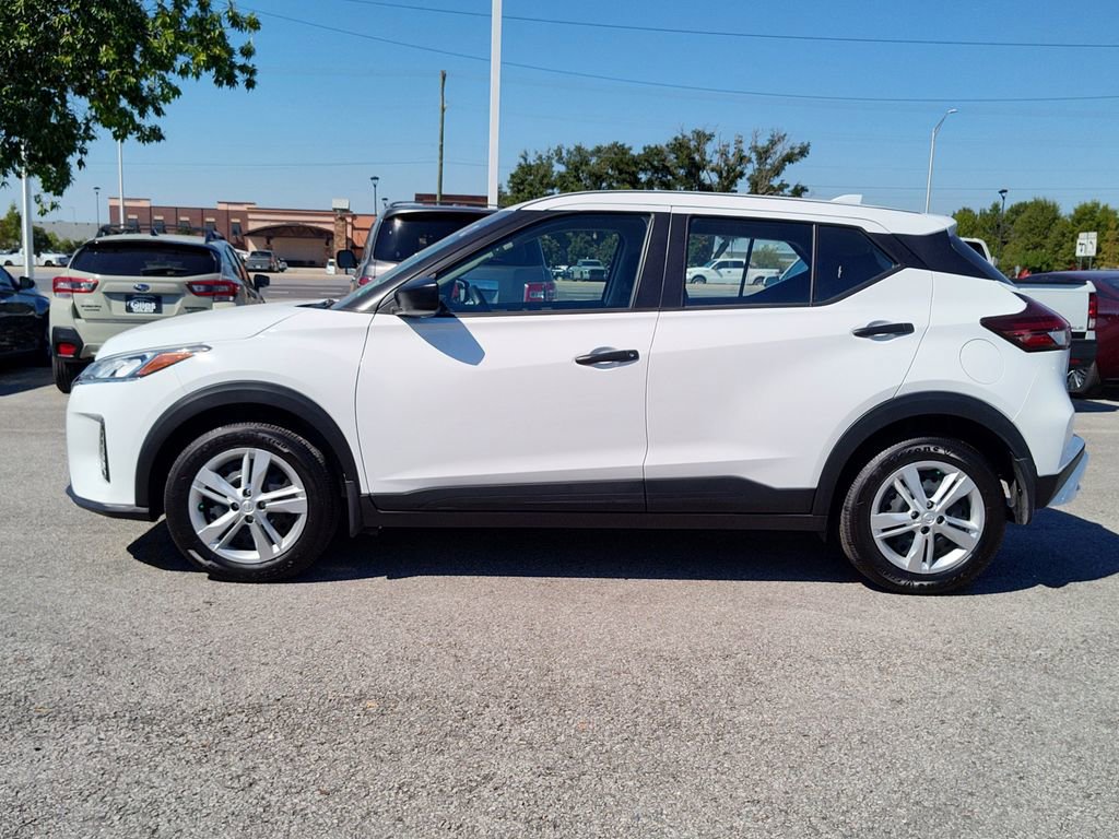 Used 2025 Nissan Kicks Play S image 3