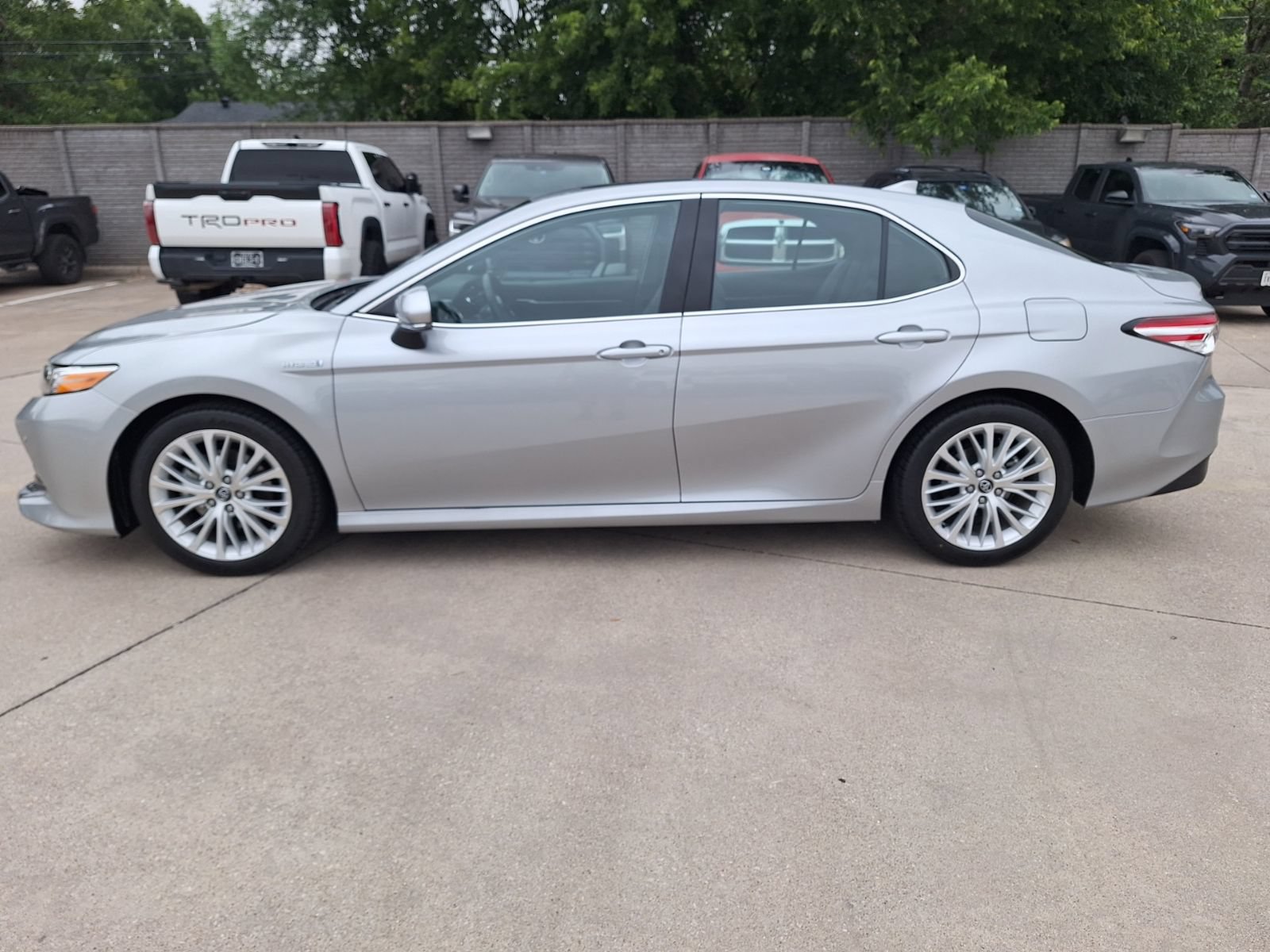 Used 2020 Toyota Camry XLE w/ Driver Assist Package FWD image 3