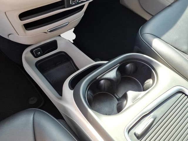 Used 2024 Chrysler Pacifica Touring-L image 13