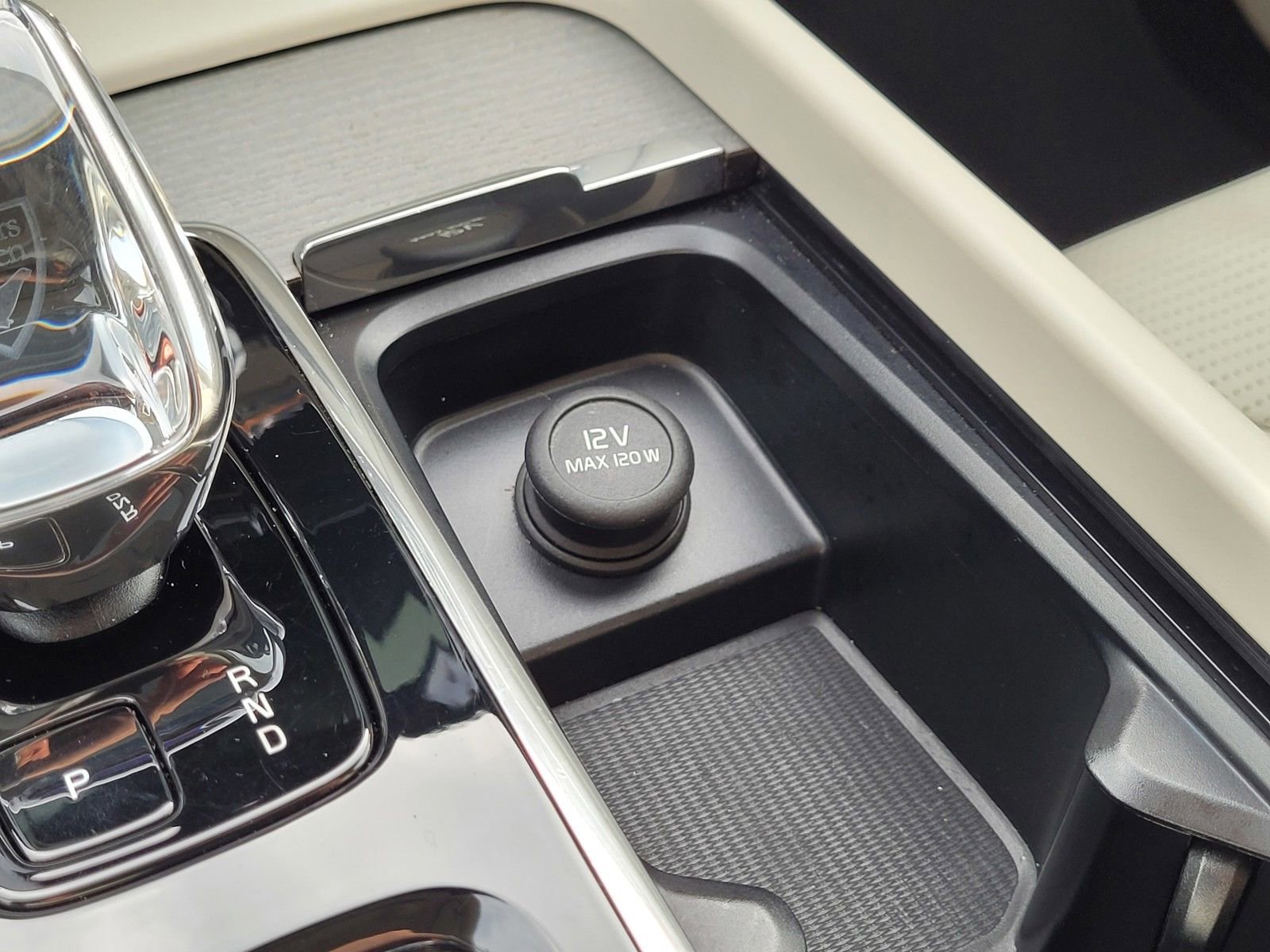 Certified 2023 Volvo XC60 B6 Ultimate w/ Climate Package image 27