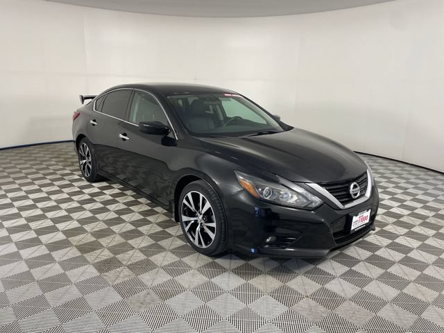 Used 2017 Nissan Altima 2.5 SR w/ Midnight Edition Package FWD image 23