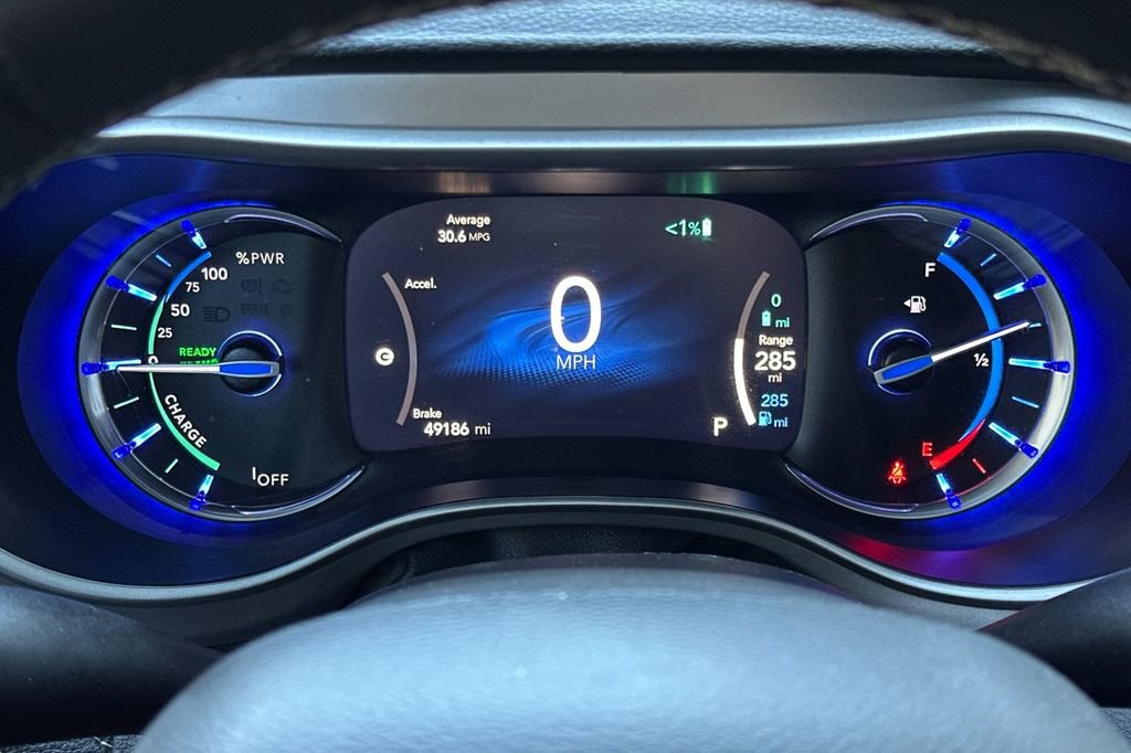 Used 2023 Chrysler Pacifica Touring-L w/ Uconnect Theater Family Group FWD image 26