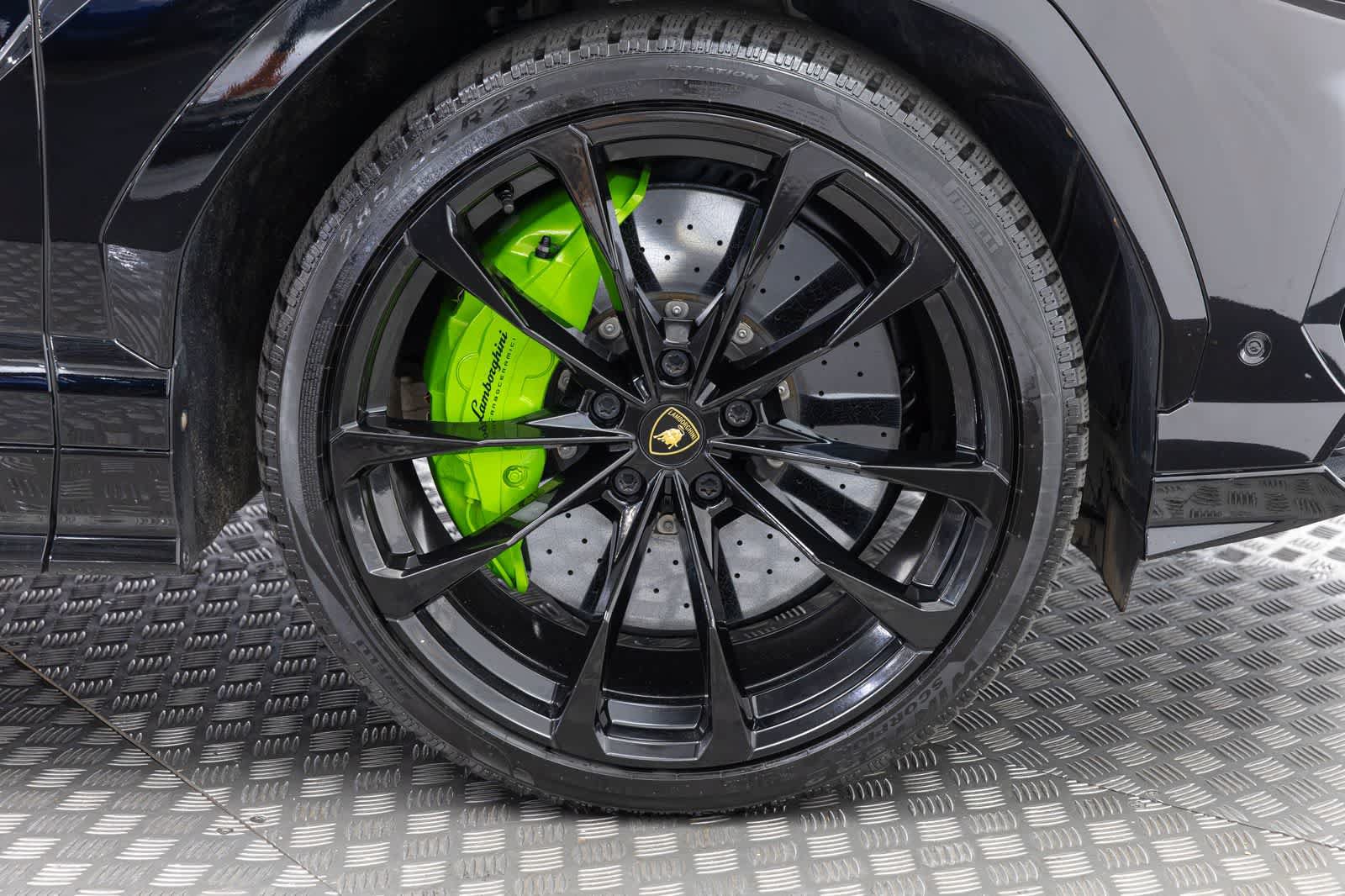 Used 2022 Lamborghini Urus AWD/4WD image 59
