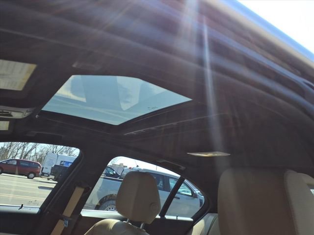 Used 2018 BMW 330i xDrive Sedan w/ Premium Package image 19