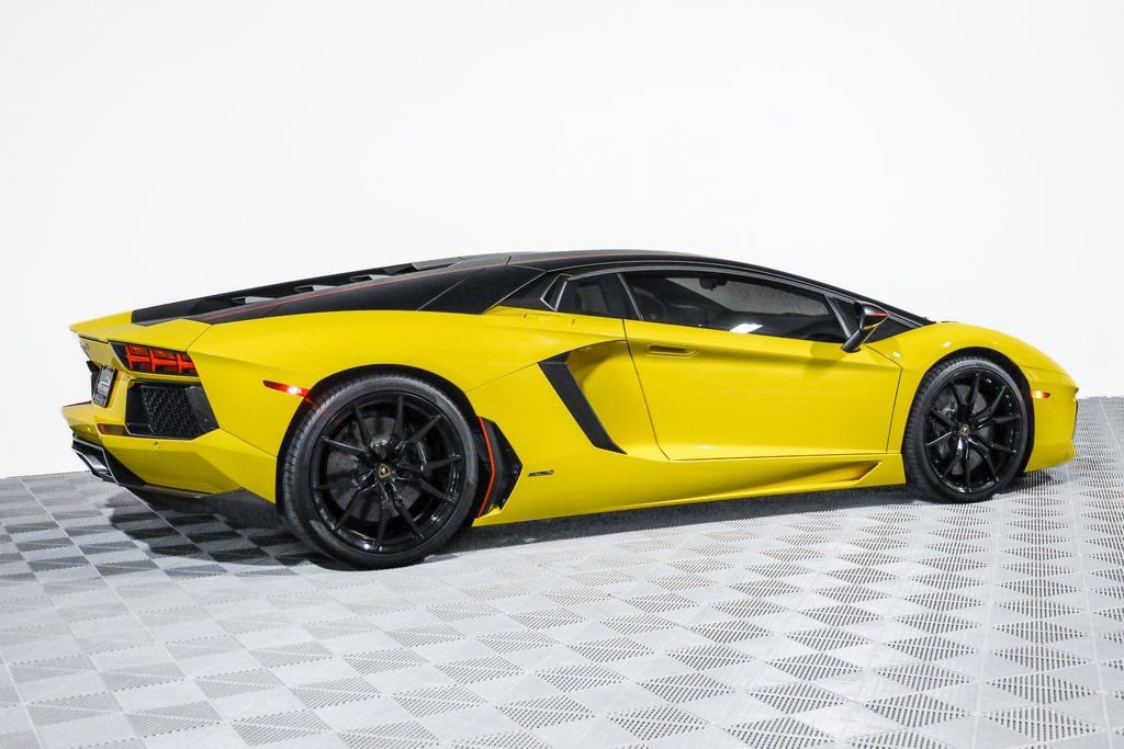 Used 2016 Lamborghini Aventador LP 700-4 AWD/4WD image 4