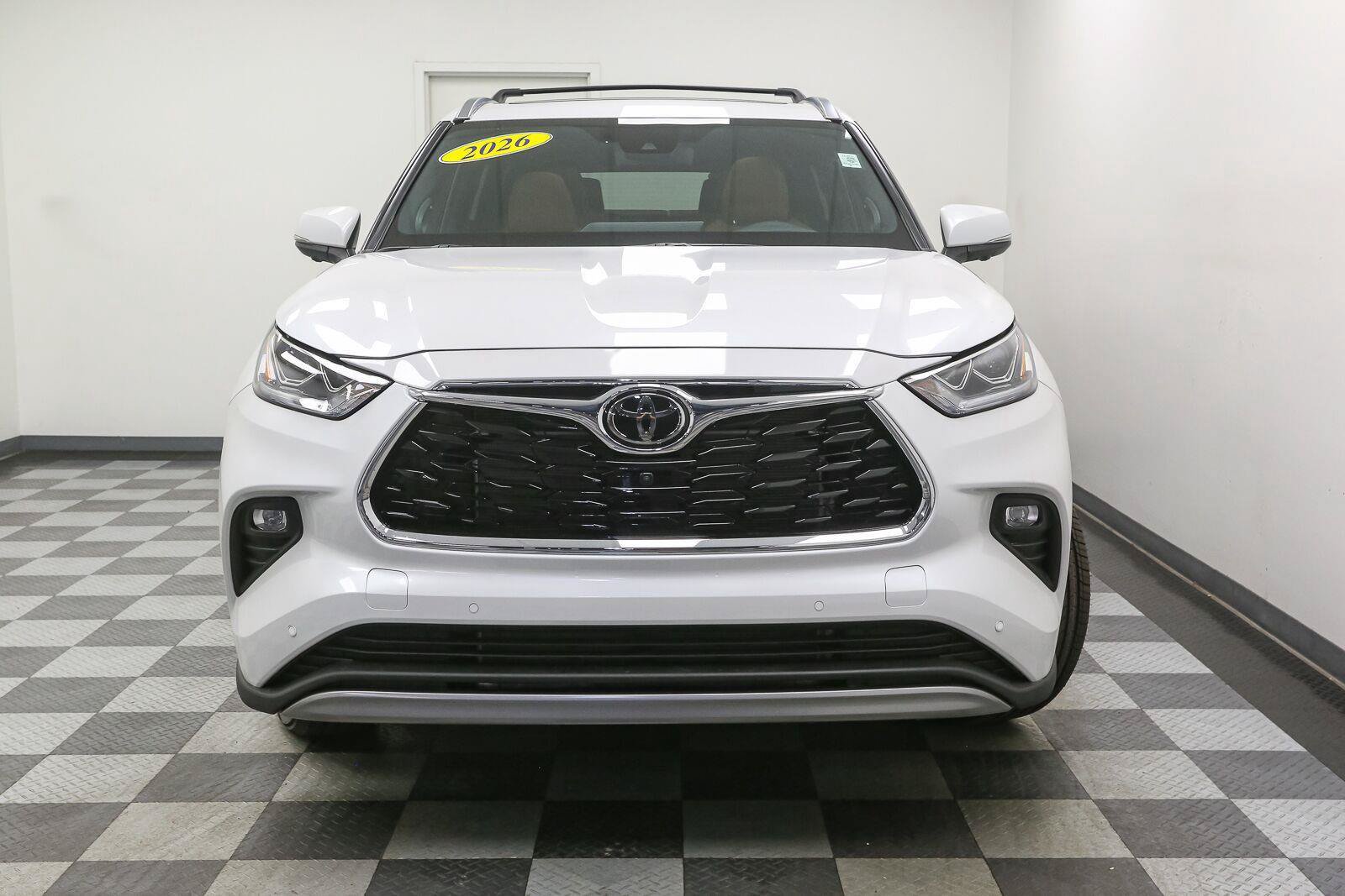 Used 2026 Toyota Highlander Platinum AWD/4WD image 4