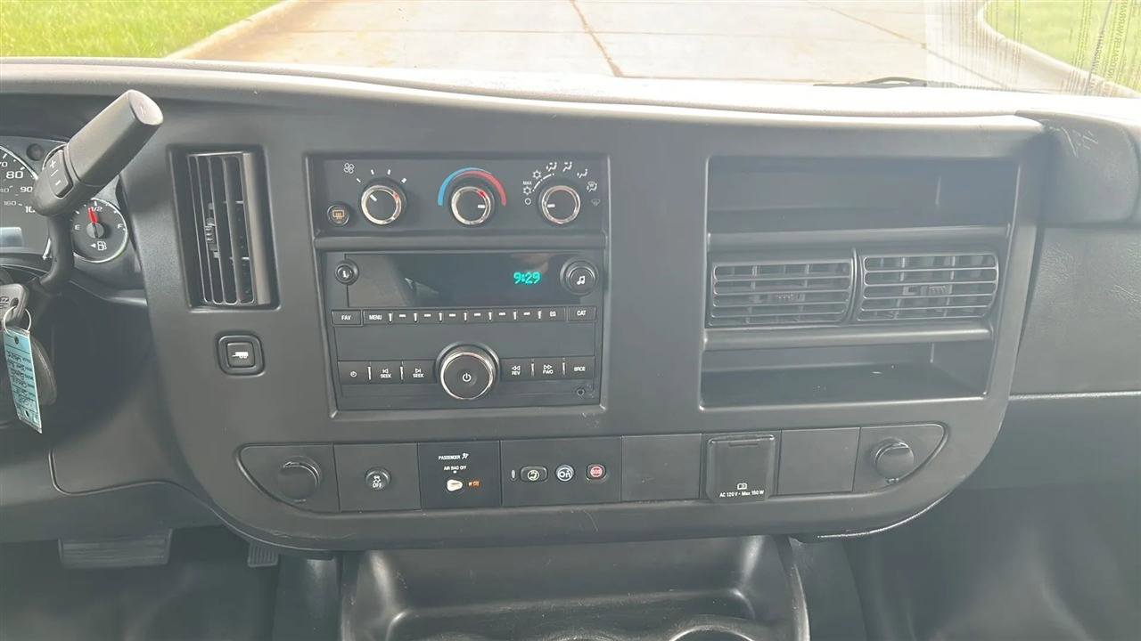 Used 2018 Chevrolet Express 3500 LT w/ LT Preferred Equipment Group RWD image 28