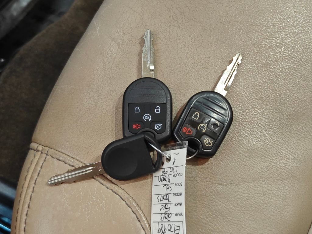 Used 2013 Ford Taurus SEL image 13