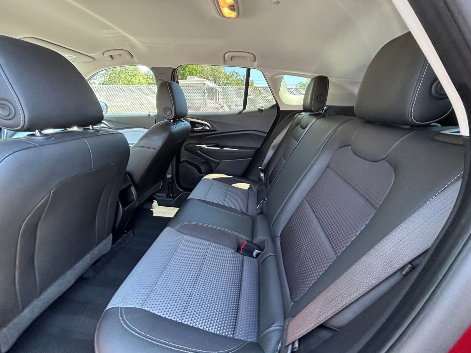 Used 2025 Chevrolet Trax LT FWD image 24