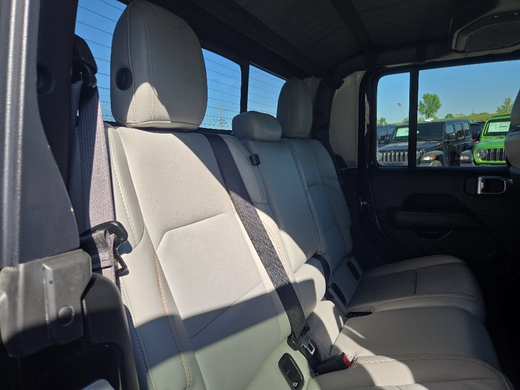 Used 2023 Jeep Gladiator Mojave w/ Cold Weather Group AWD/4WD image 88