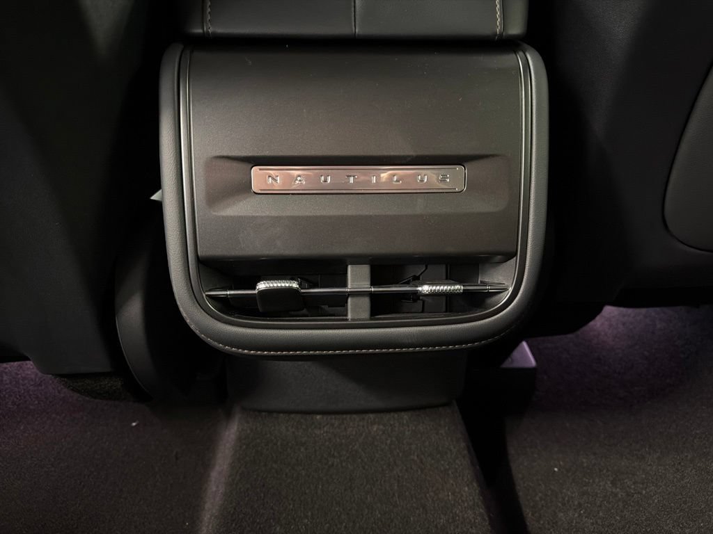 Used 2026 Lincoln Nautilus Premier AWD/4WD image 31