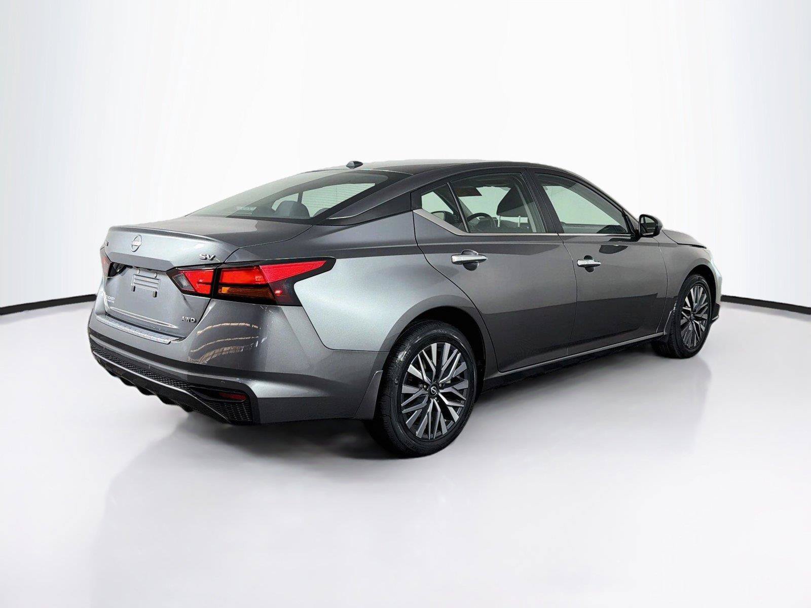 Used 2023 Nissan Altima 2.5 SV AWD/4WD image 11
