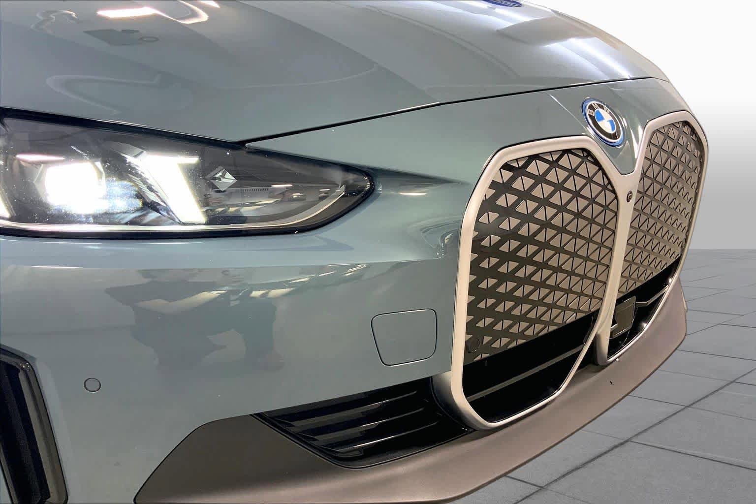 Used 2025 BMW i4 eDrive40 w/ Premium Package RWD image 32