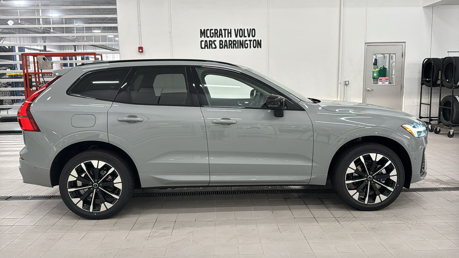 New 2027 Volvo XC60 B5 Plus AWD/4WD image 4