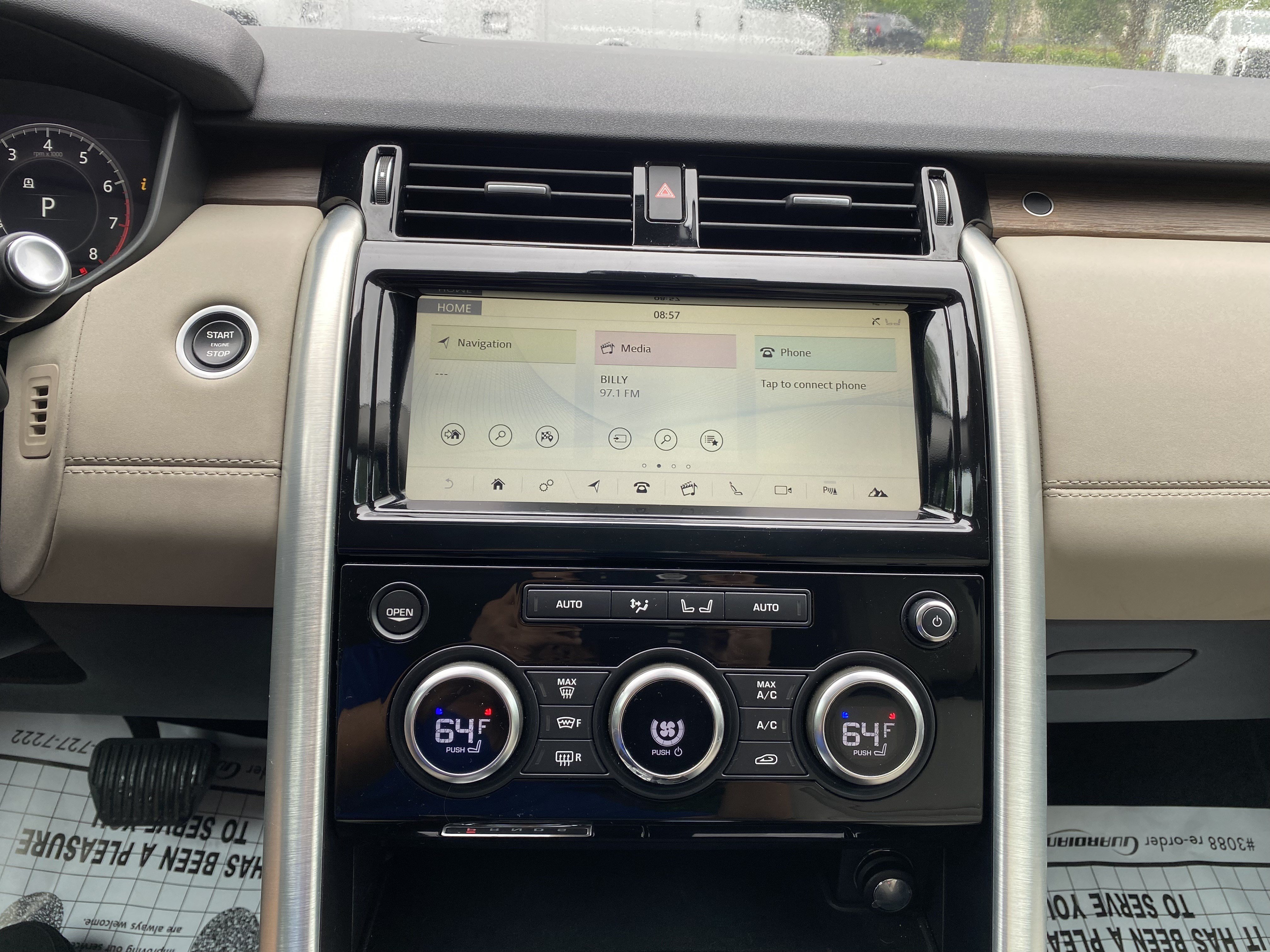 Used 2018 Land Rover Discovery HSE AWD/4WD image 22