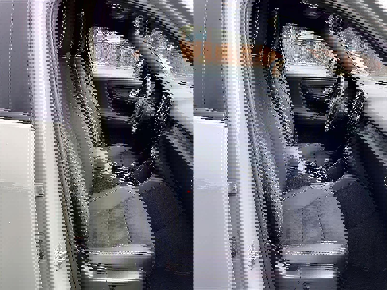 Used 2023 Volvo C40 P8 Recharge Ultimate image 10