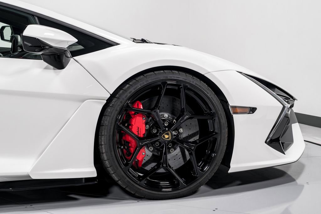 Used 2025 Lamborghini Revuelto image 45