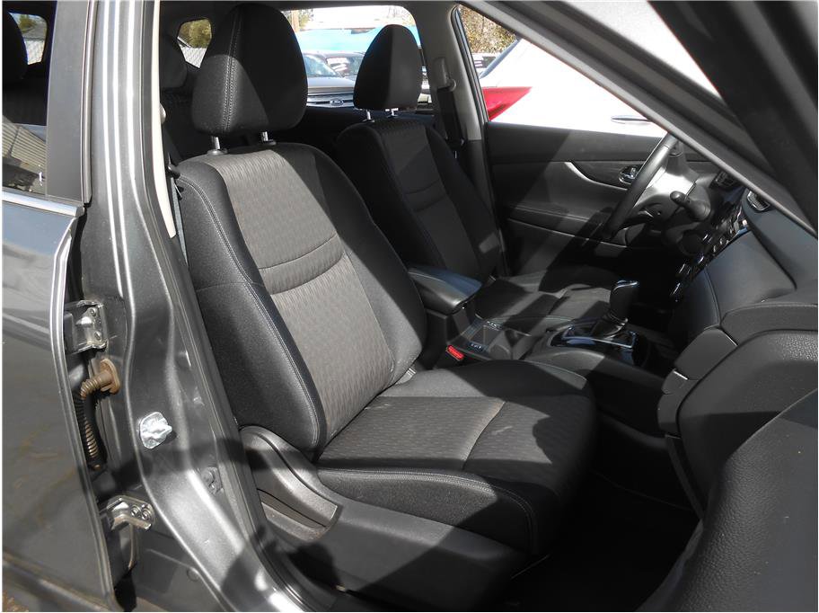 Used 2017 Nissan Rogue SV AWD/4WD image 11
