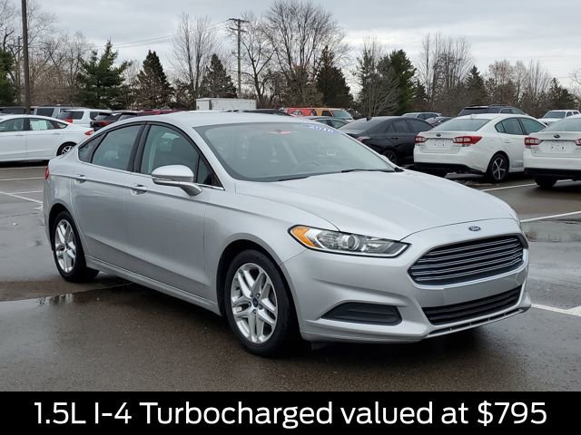 Used 2016 Ford Fusion SE image 2