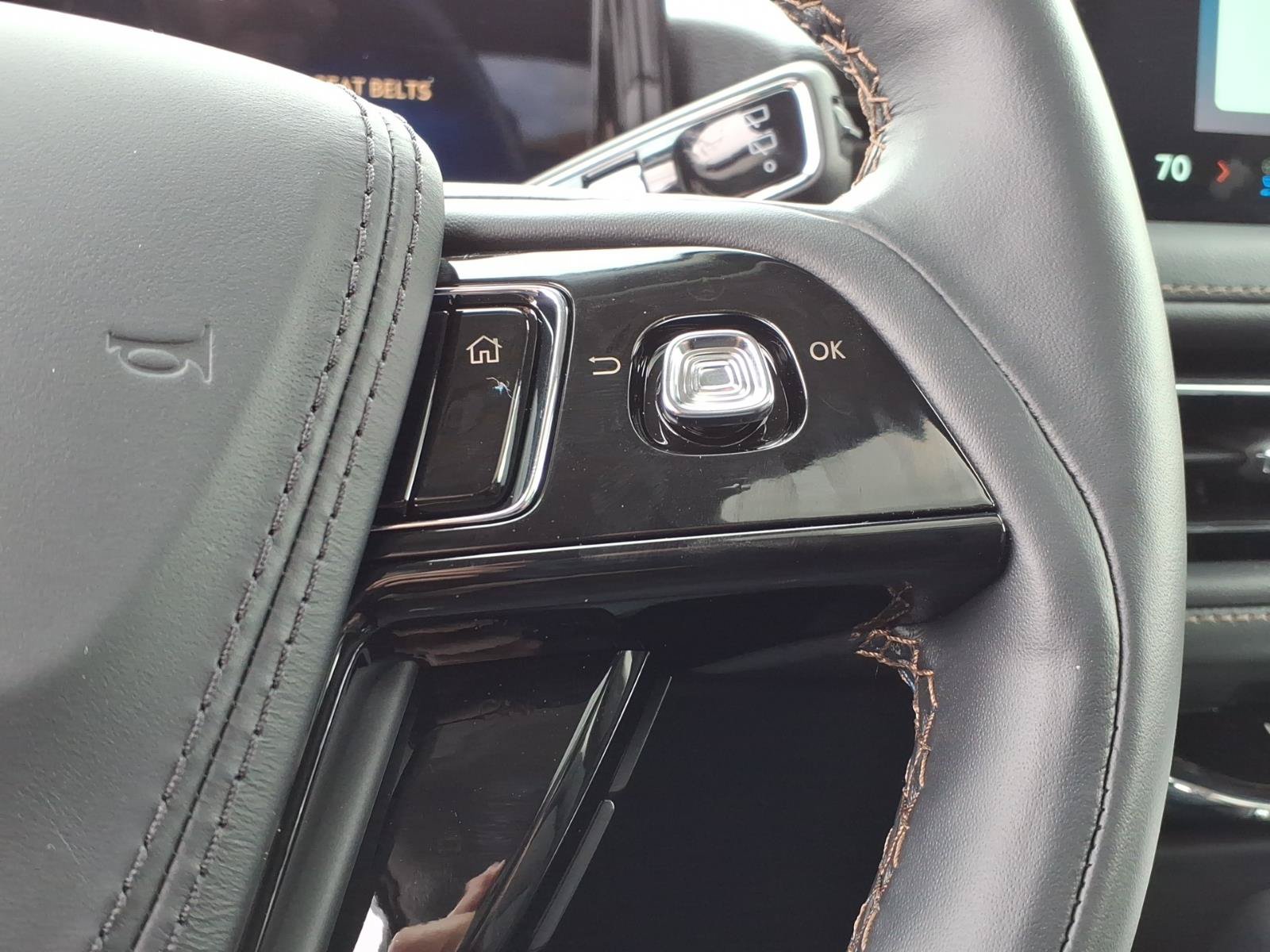New 2026 Lincoln Aviator AWD w/ Jet Appearance Package image 18