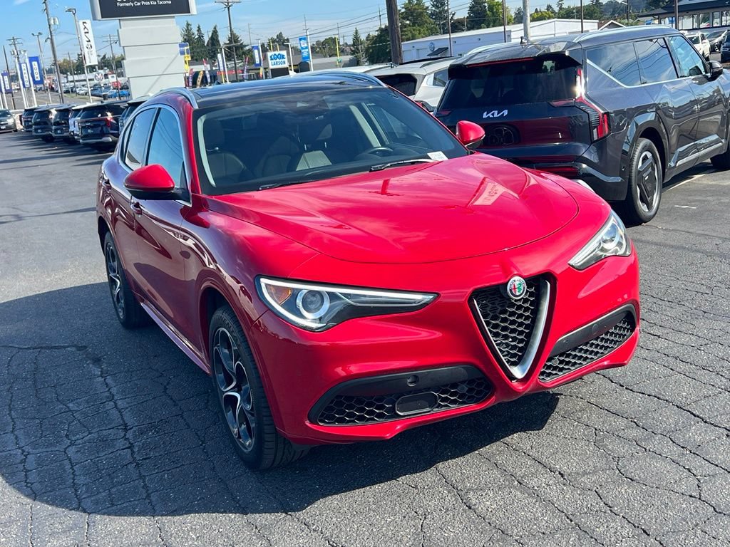 Used 2020 Alfa Romeo Stelvio Ti w/ Active Blind Spot Package AWD/4WD image 7