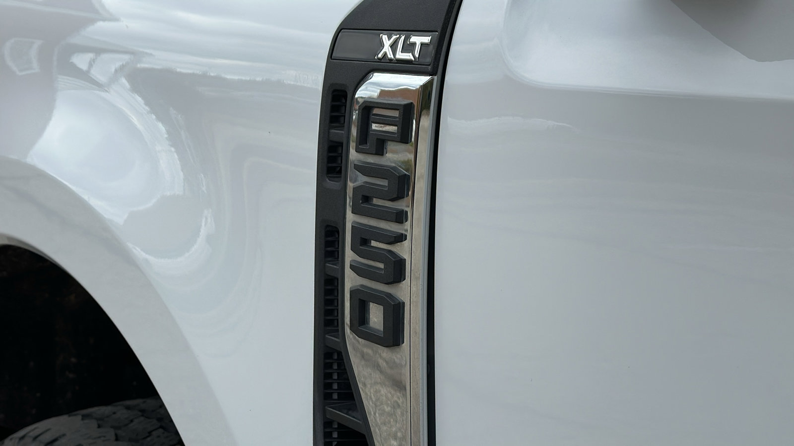 Used 2024 Ford F250 XLT w/ FX4 Off-Road Package image 12