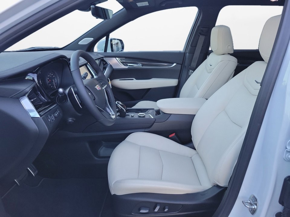 New 2025 Cadillac XT6 Sport w/ Technology Package image 9