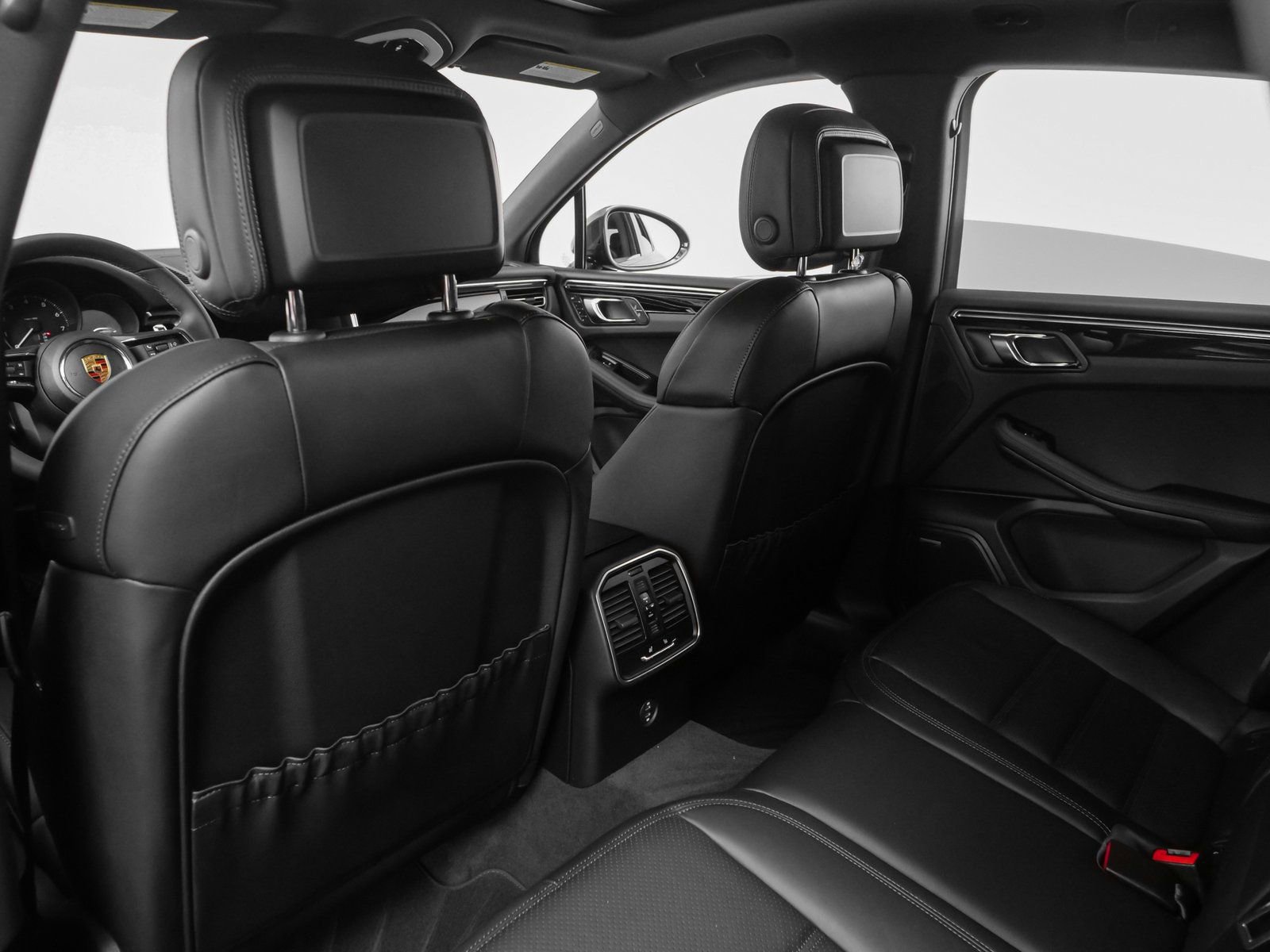 Certified 2025 Porsche Macan AWD/4WD image 35