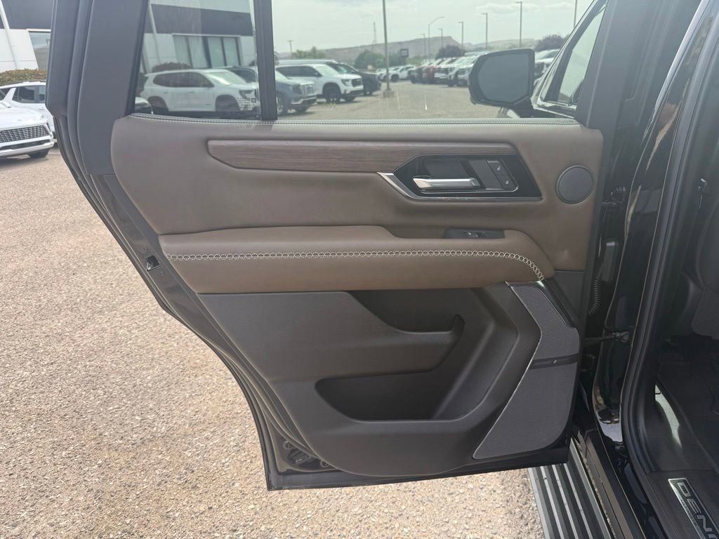 Used 2026 GMC Yukon Denali Ultimate w/ LPO, Floor Liner Package AWD/4WD image 26