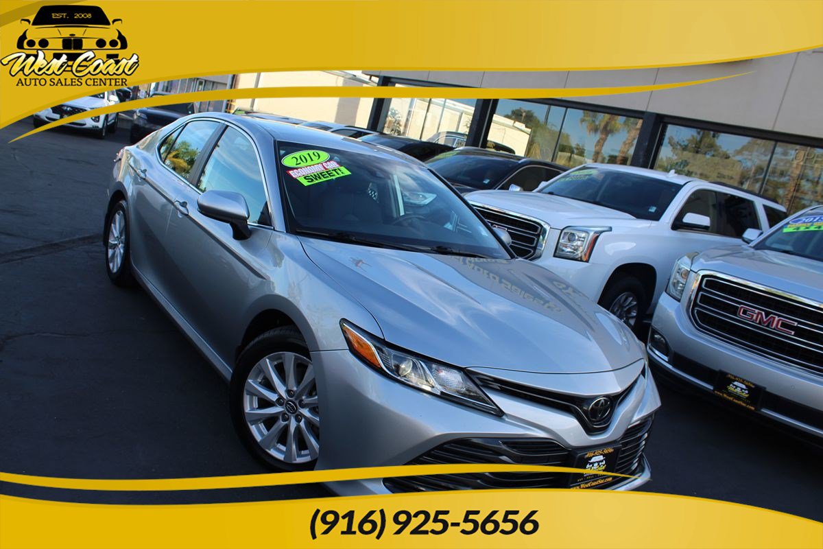 Used 2019 Toyota Camry LE w/ Carpet Mat Package FWD image 1