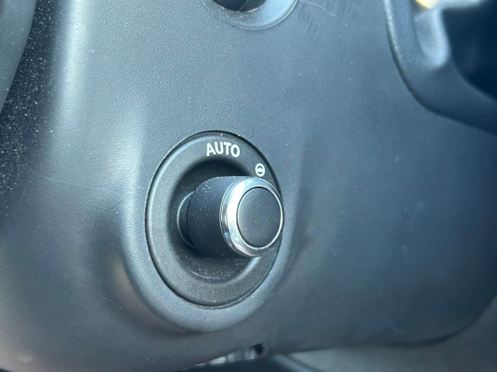 Used 2024 Jaguar F-PACE R-Dynamic S image 29