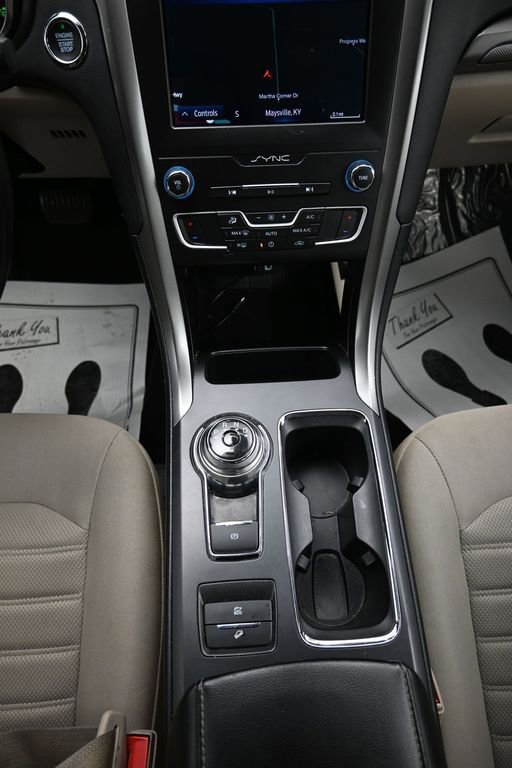 Used 2020 Ford Fusion SE FWD image 20