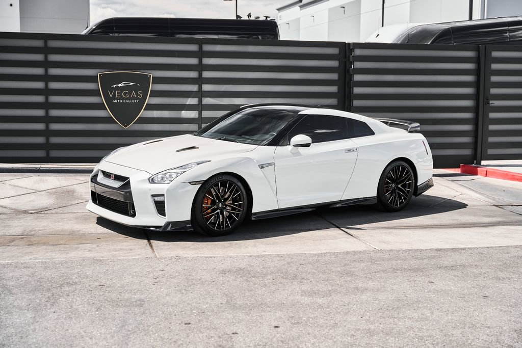 Used 2021 Nissan GT-R Premium image 5