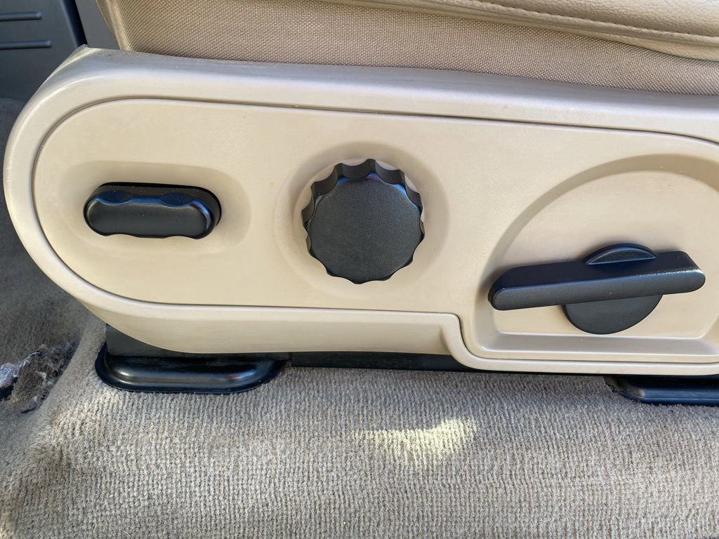 Used 2005 Ford F150 Lariat image 9