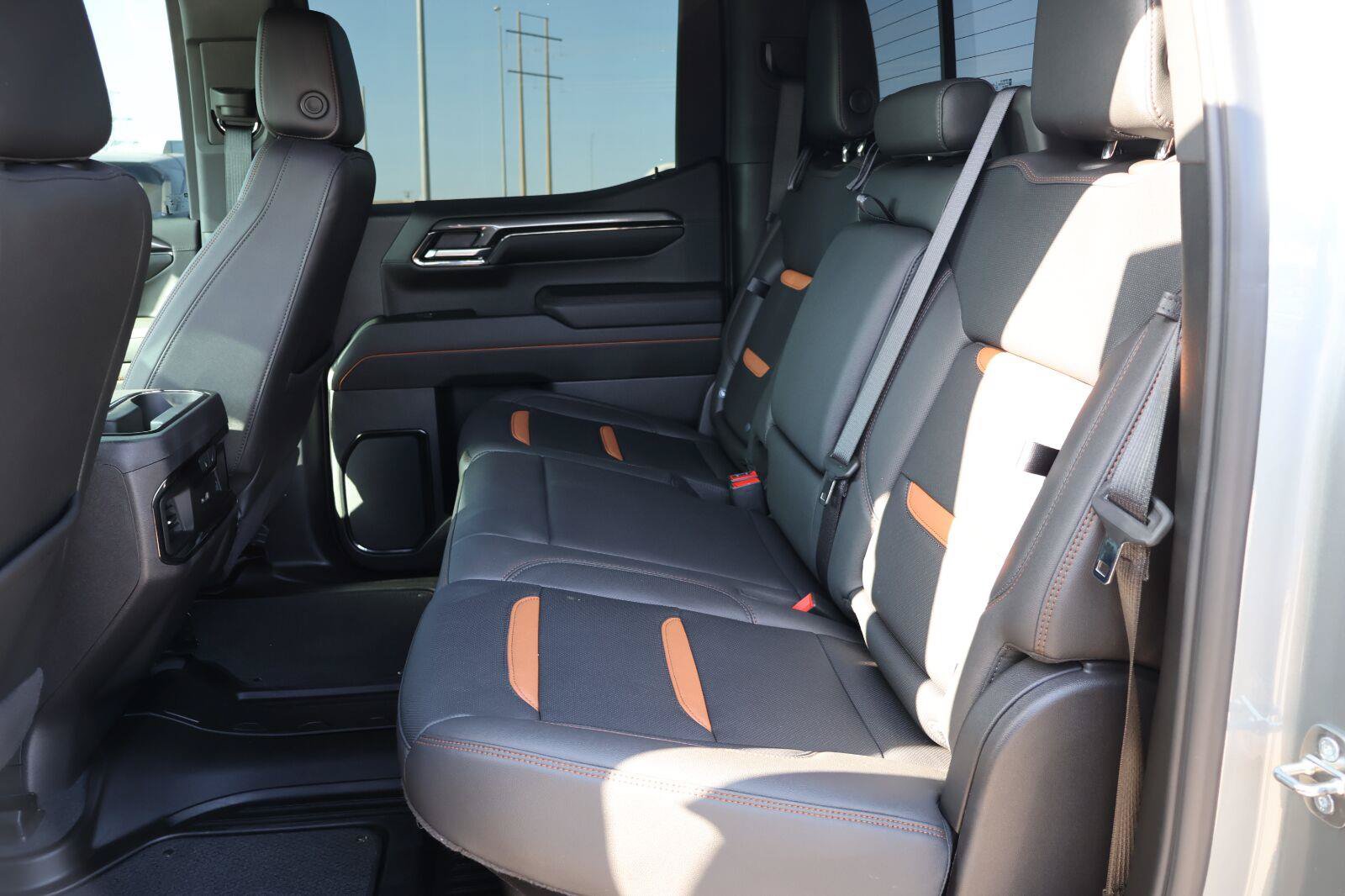 Used 2024 GMC Sierra 1500 AT4 w/ Technology Package AWD/4WD image 17