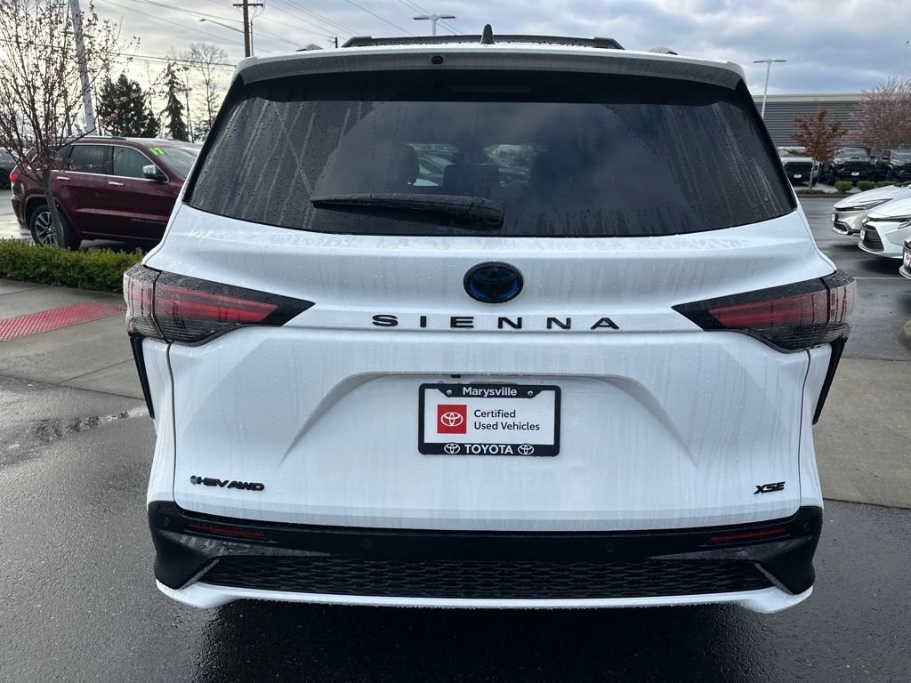Used 2025 Toyota Sienna XSE w/ XSE Plus Package image 4