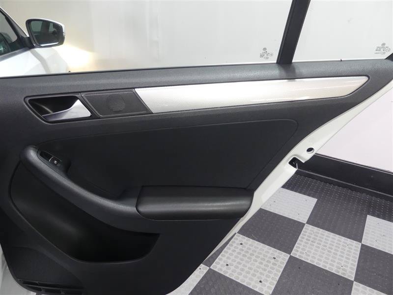 Used 2015 Volkswagen Jetta SE FWD image 27