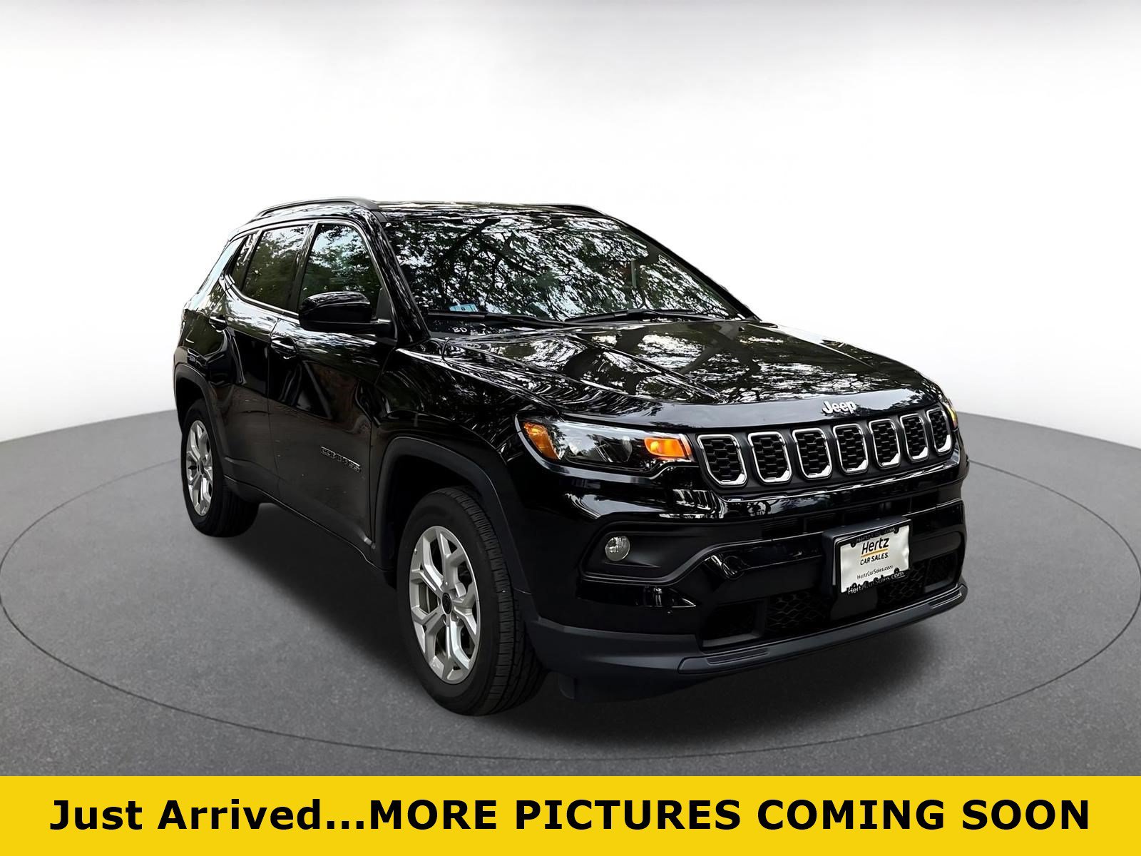 Used 2025 Jeep Compass Latitude AWD/4WD image 1