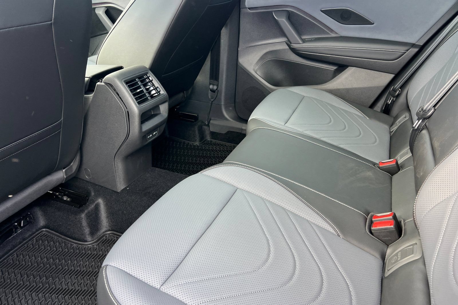 New 2026 Volkswagen Tiguan SE AWD/4WD image 12