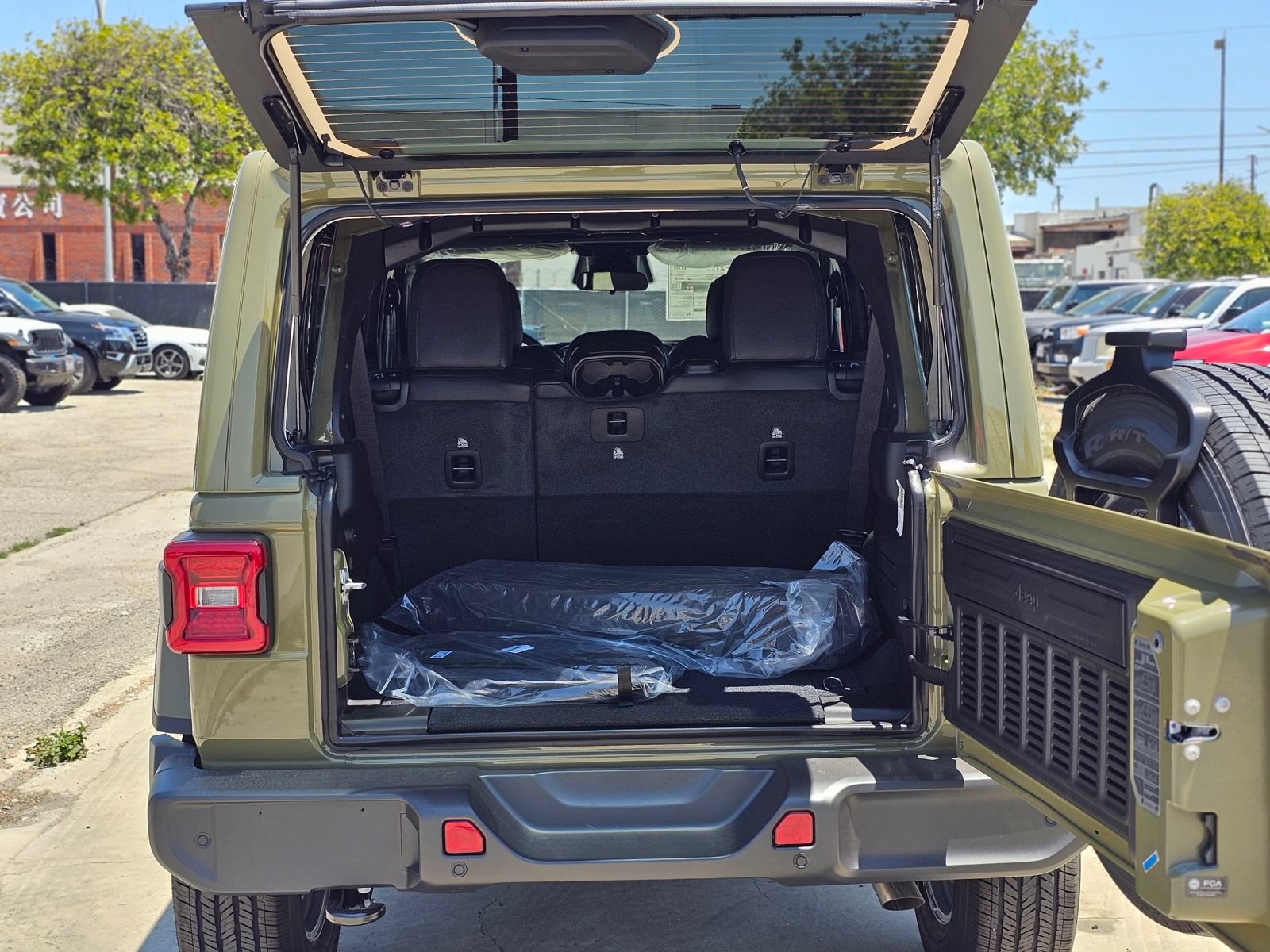 New 2026 Jeep Wrangler Unlimited Sahara w/ Safety Group AWD/4WD image 7