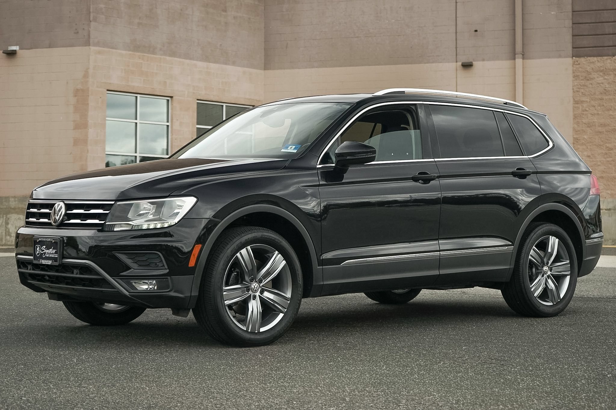 Used 2020 Volkswagen Tiguan SEL w/ 3rd Row Seat Package AWD/4WD image 2