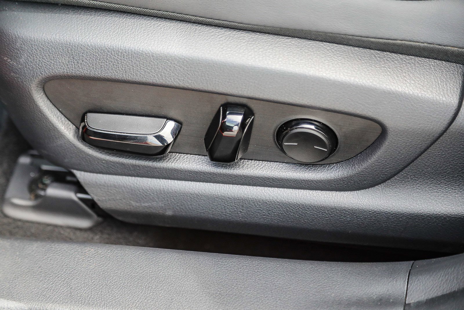 Used 2025 Lexus UX 300h AWD w/ Cold Area Package image 19