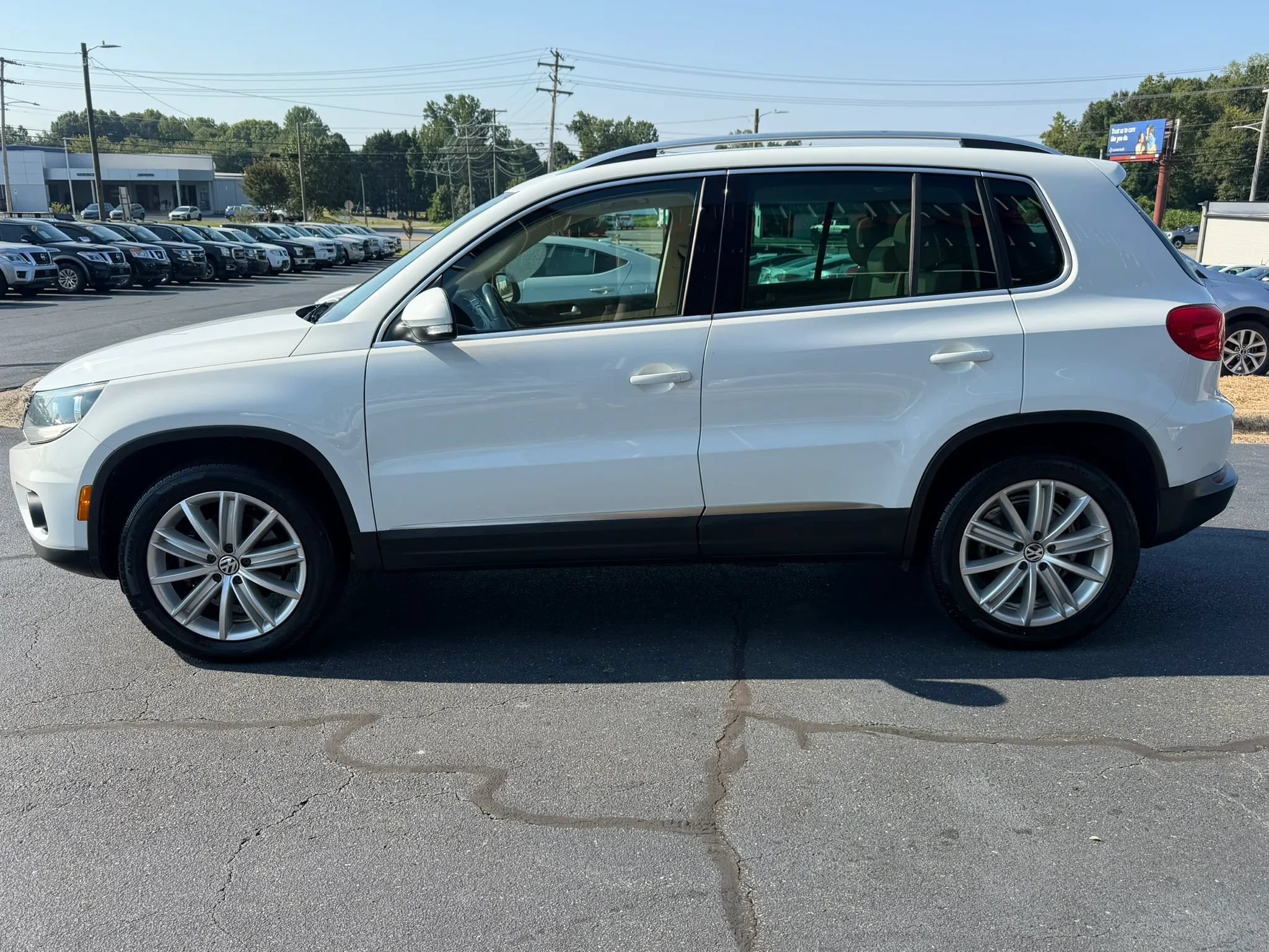 Used 2015 Volkswagen Tiguan SE FWD image 3