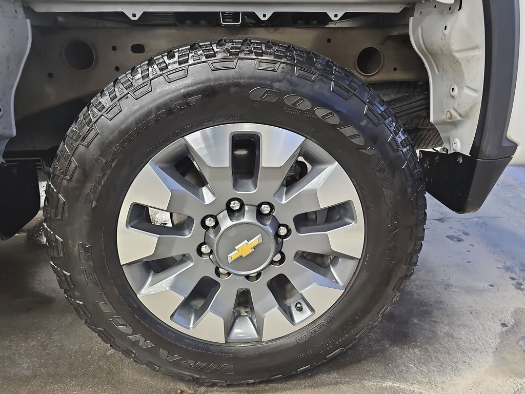 Used 2024 Chevrolet Silverado 2500 Custom w/ Custom Value Package image 32