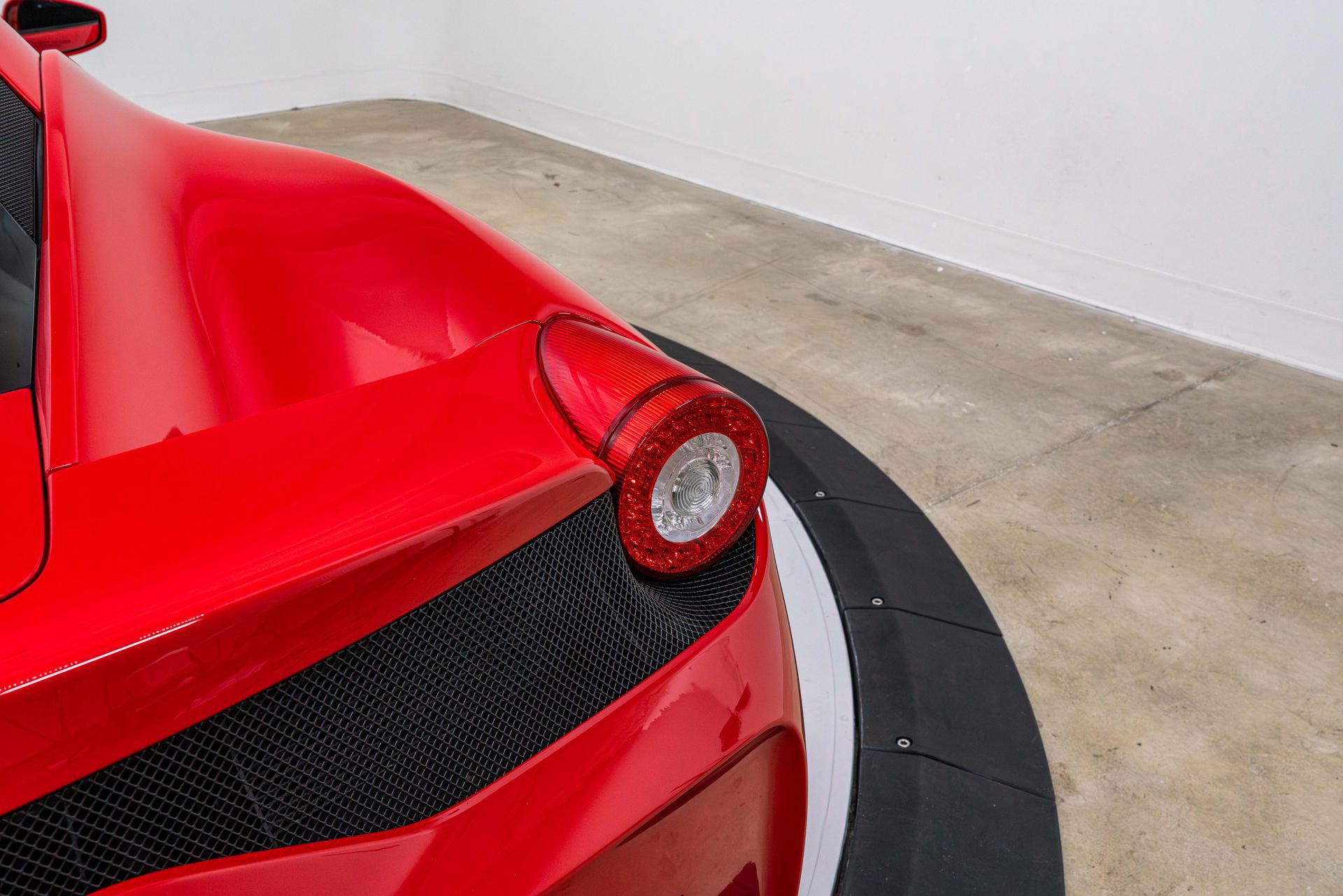 Certified 2015 Ferrari 458 Speciale Coupe RWD image 49