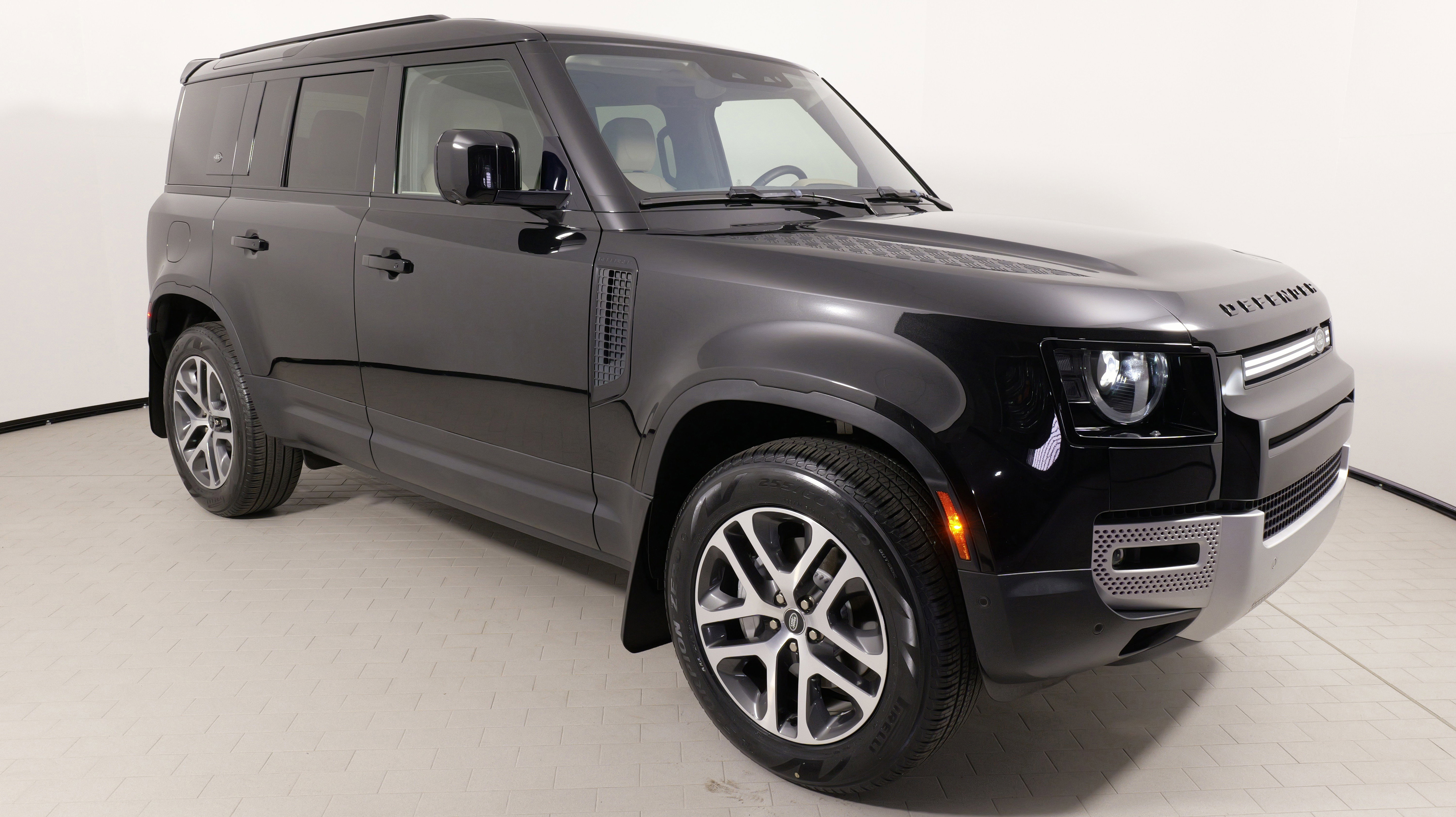 Used 2022 Land Rover Defender 110 SE image 8