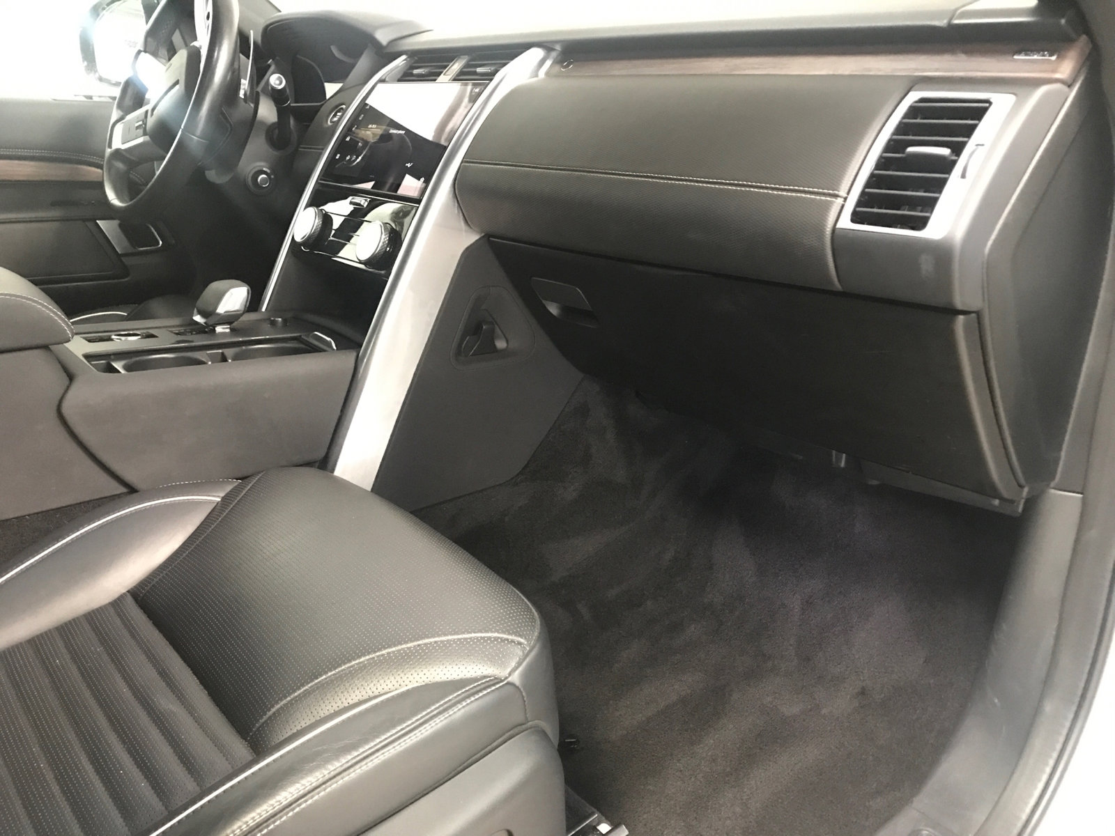 Used 2022 Land Rover Discovery S R-Dynamic image 10