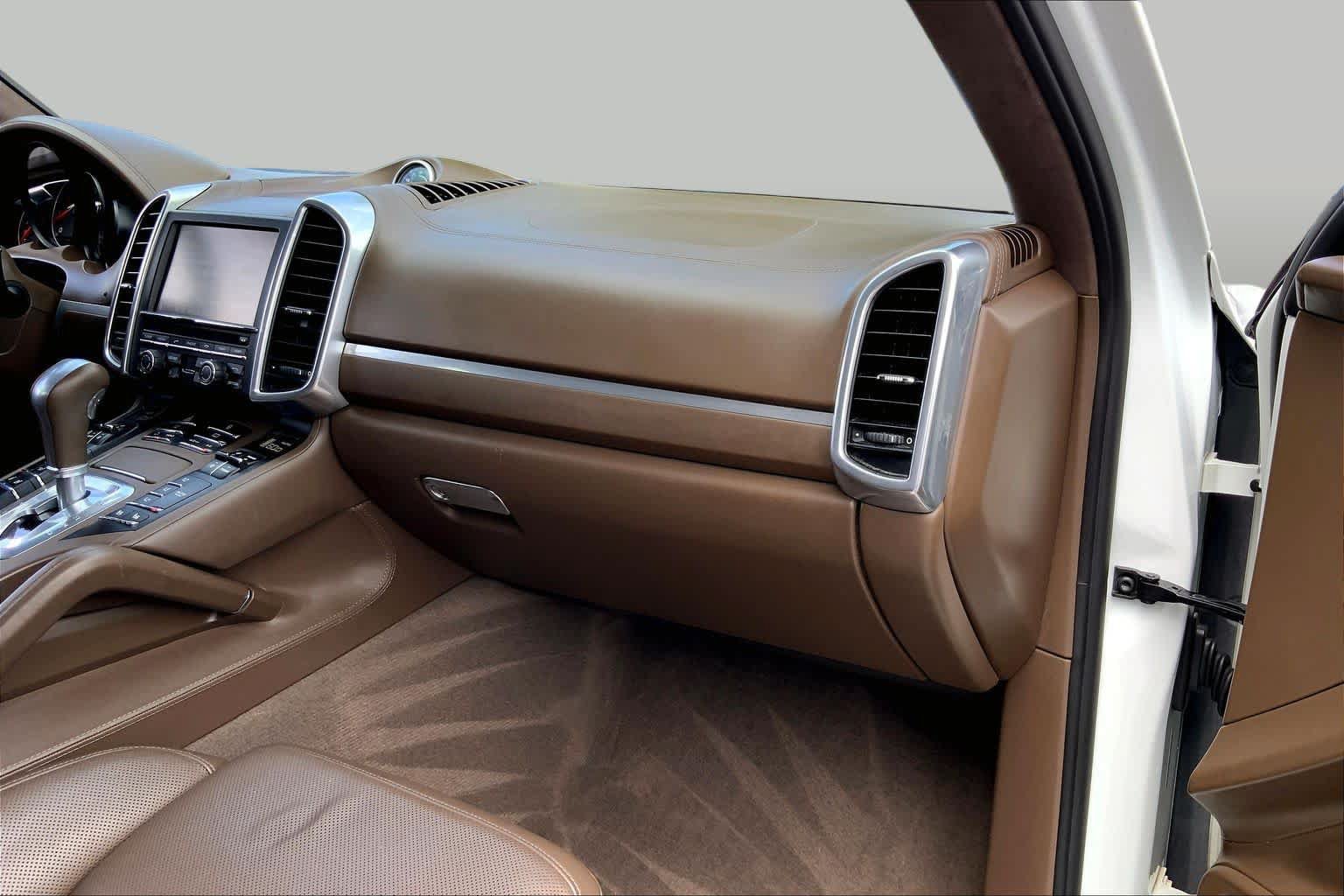 Used 2013 Porsche Cayenne Turbo AWD/4WD image 18