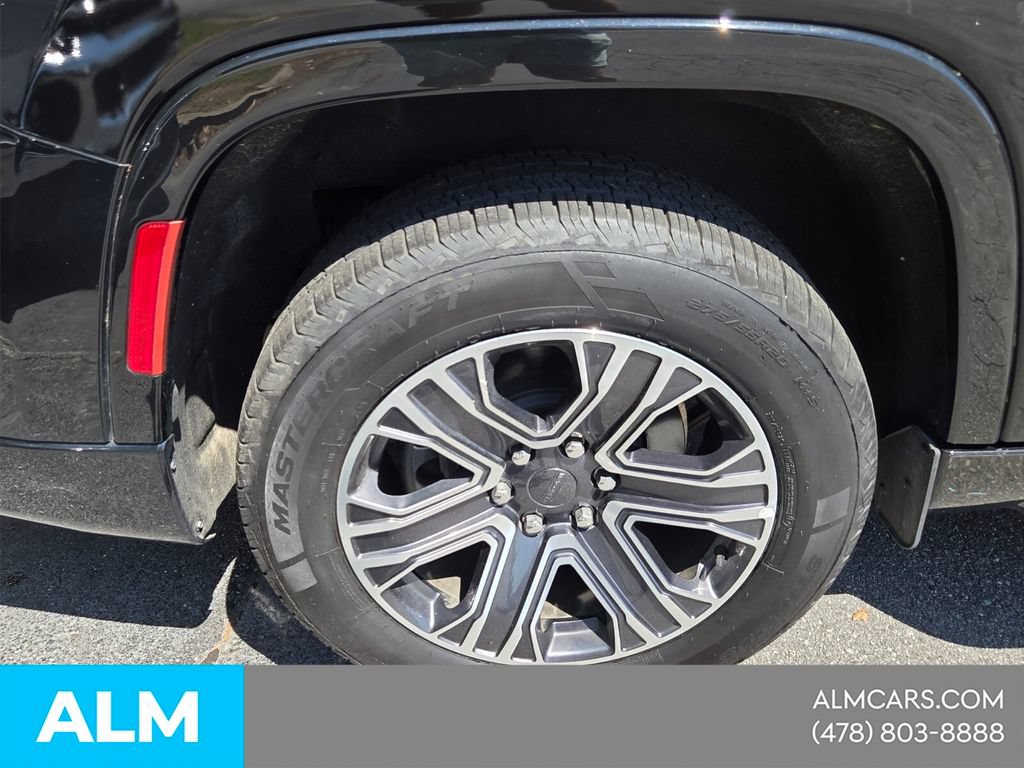 Used 2023 Jeep Wagoneer L Series II AWD/4WD image 16