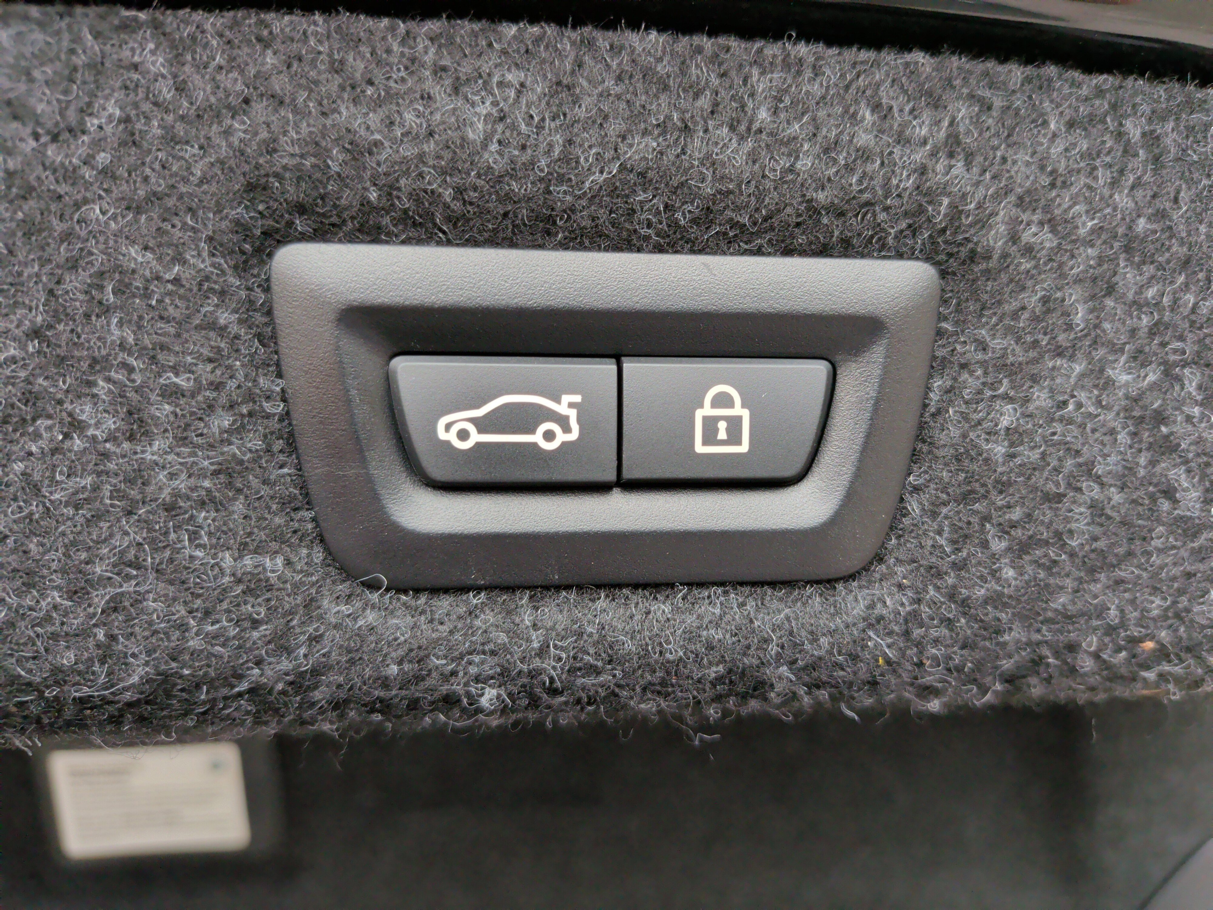 Certified 2023 BMW 530e w/ Premium Package image 38